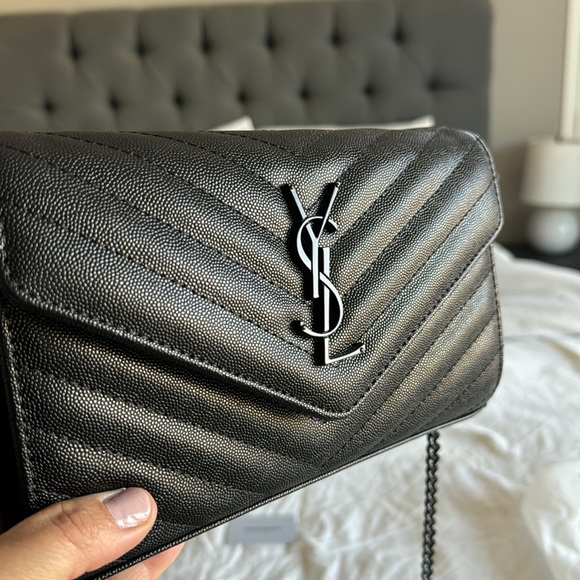 Black crossbody purse - Picture 2 of 6